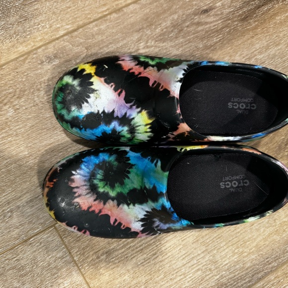 Women’s Crocs for work or play, nurses shoes - Picture 2 of 4